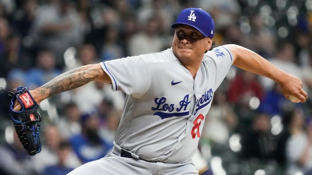 Pitcher Víctor González