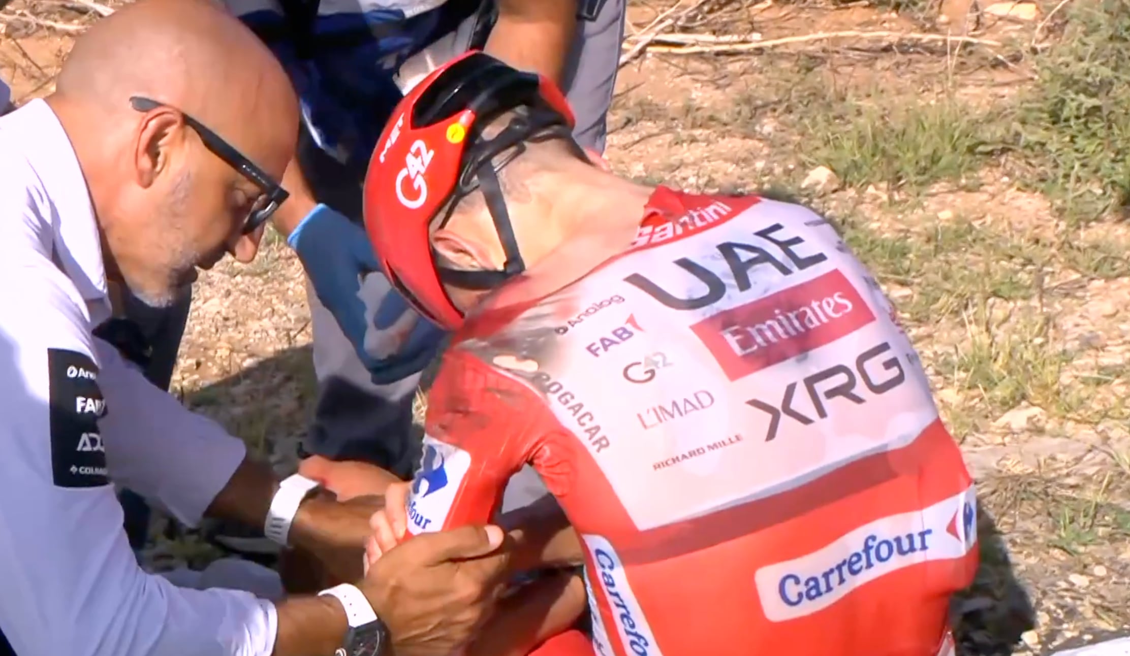 Tadej Pogacar tras su caída en la Vuelta a España