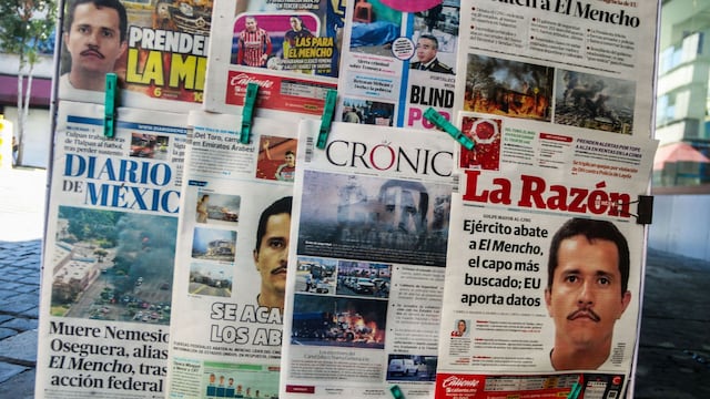 Primeras planas de medios nacionales en puestos de periódicos, destacan el operativo en torno a "El Mencho".