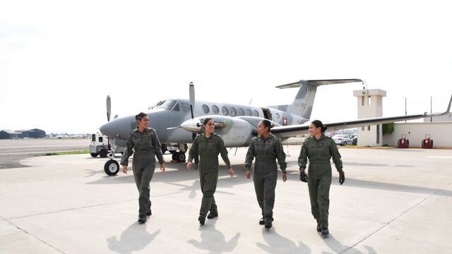 Secretaría de Marina-Armada de México, crea una tripulación integrada únicamente por cuatro mujeres