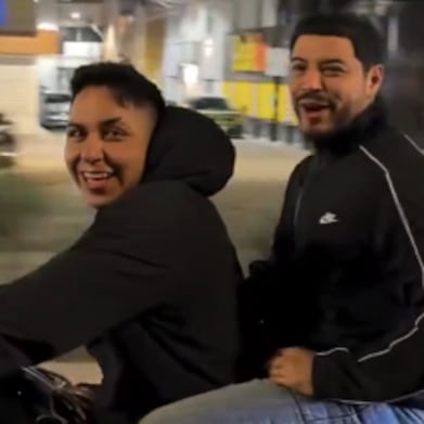 Captan a Eduin Caz y Ese Pérez en moto sin casco y desatan críticas