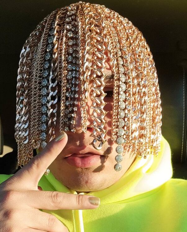 Dan Sur, se implantó "cadenas de oro" como cabello