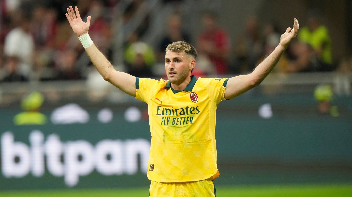 “Quédate en México y vende tacos”: En Italia están matando a Santiago Giménez por no meter goles con el Milan