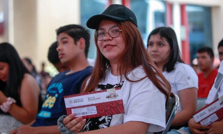 Beca Jóvenes Escribiendo el Futuro 2025