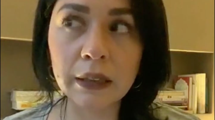 Una desconsolada Carla Morrison llora ante sus fans