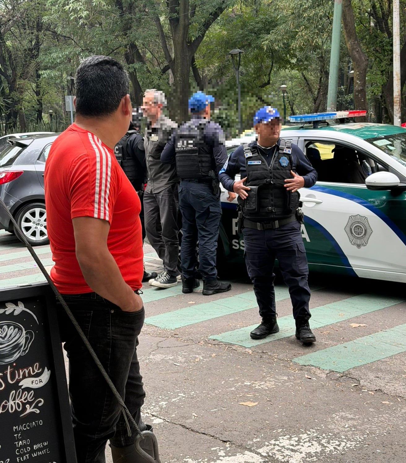 Detienen a hombre que golpeó a un comensal en cafetería cerca de Parque España