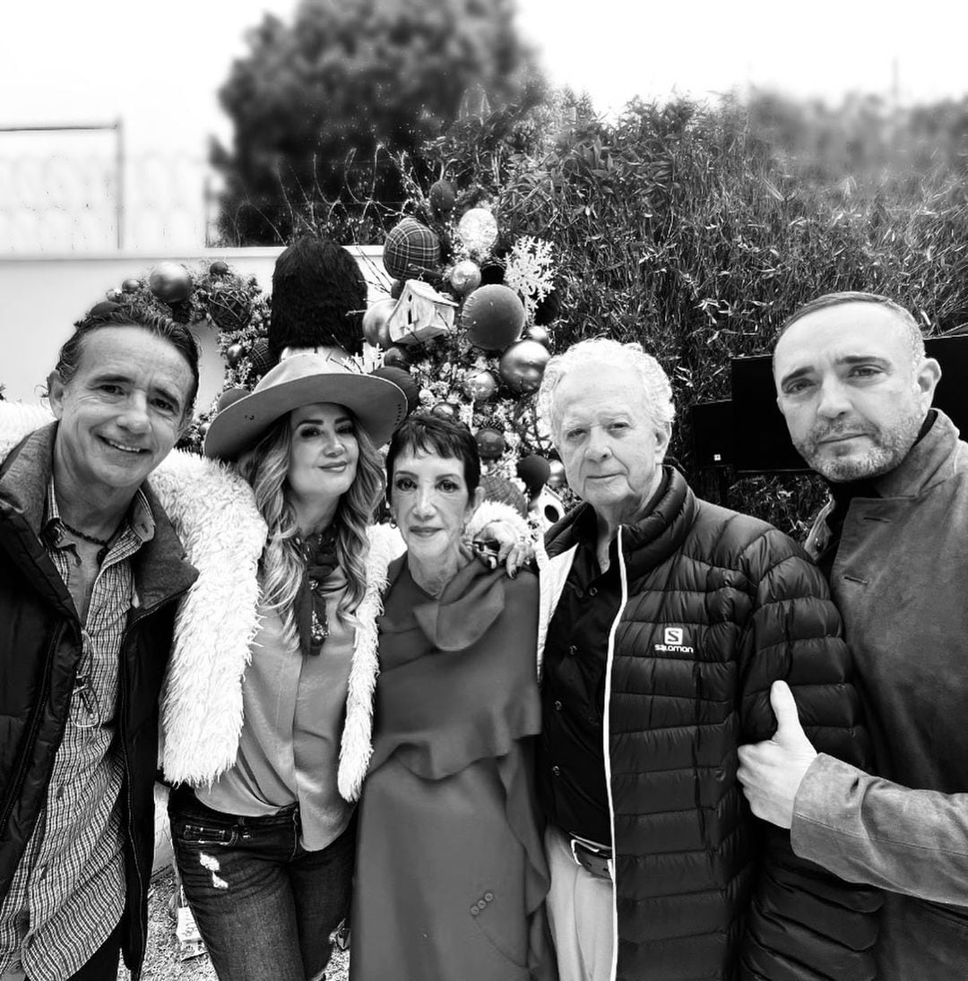 Andrea Legarreta y su familia