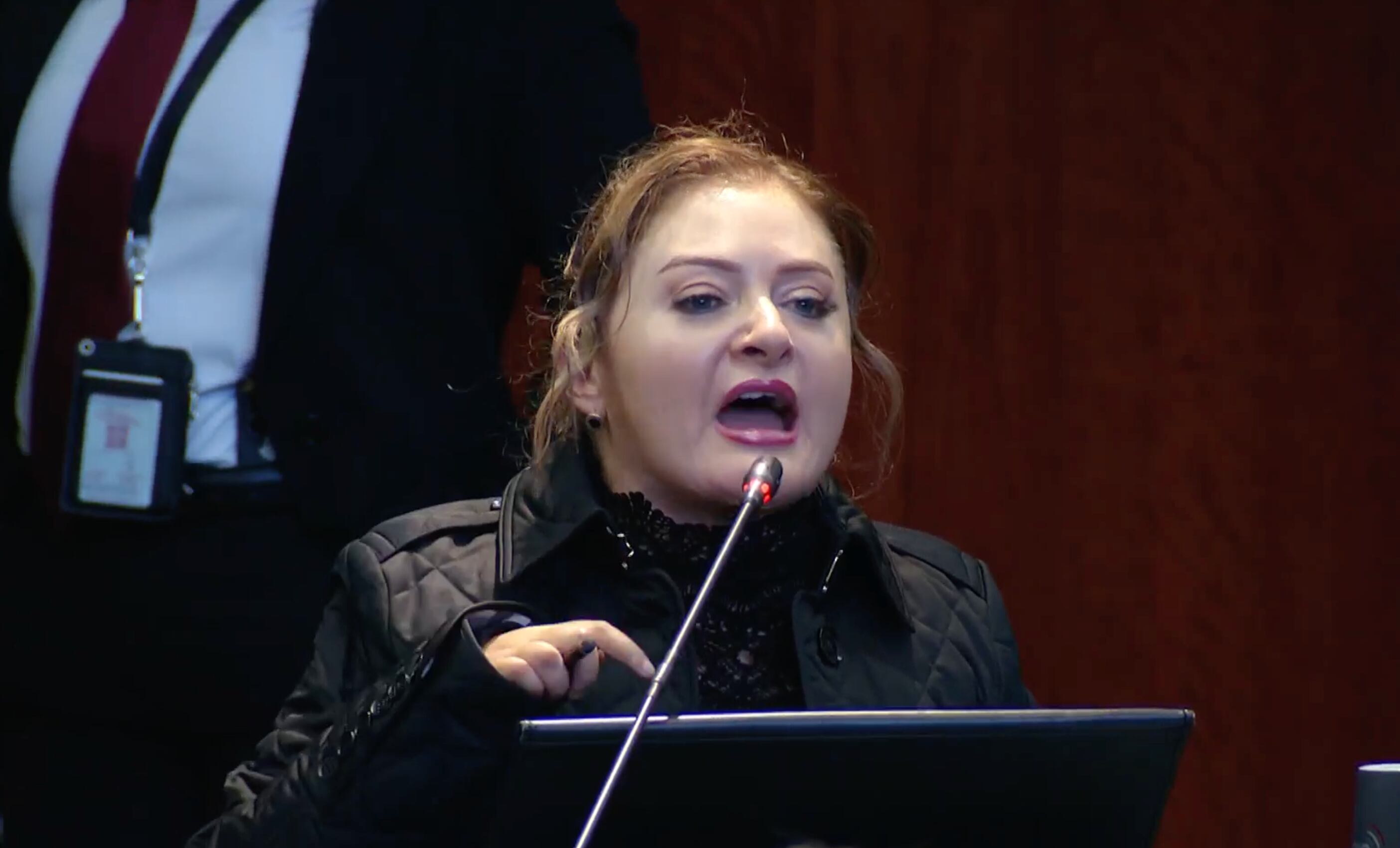 La senadora del Pri, Claudia Anaya acusó al Senado de hacer proselitismo político en favor de Morena, al usar los víveres para las damnificado por el huracán Otis.