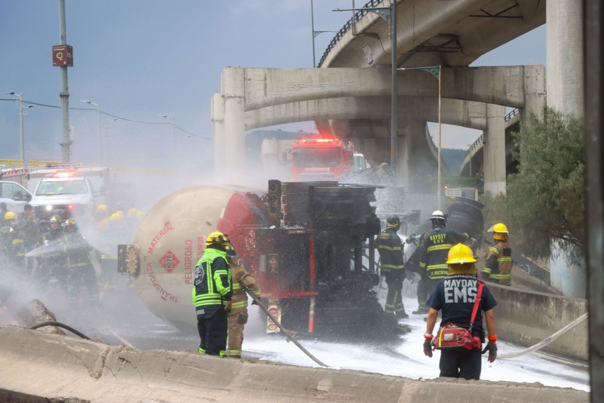 Fiscalía CDMX Investigará Si Curva Vial en La Concordia Influyó en Mortífera Explosión de Pipa en Iztapalapa