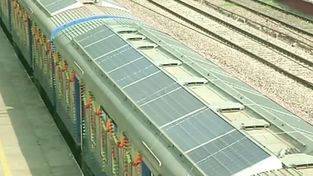 El nuevo tren que se alimenta de energía solar en la India.