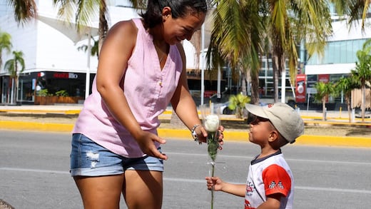 Ana Paty Peralta celebra a las mamás con actividades recreativas en Paseo Cancunense