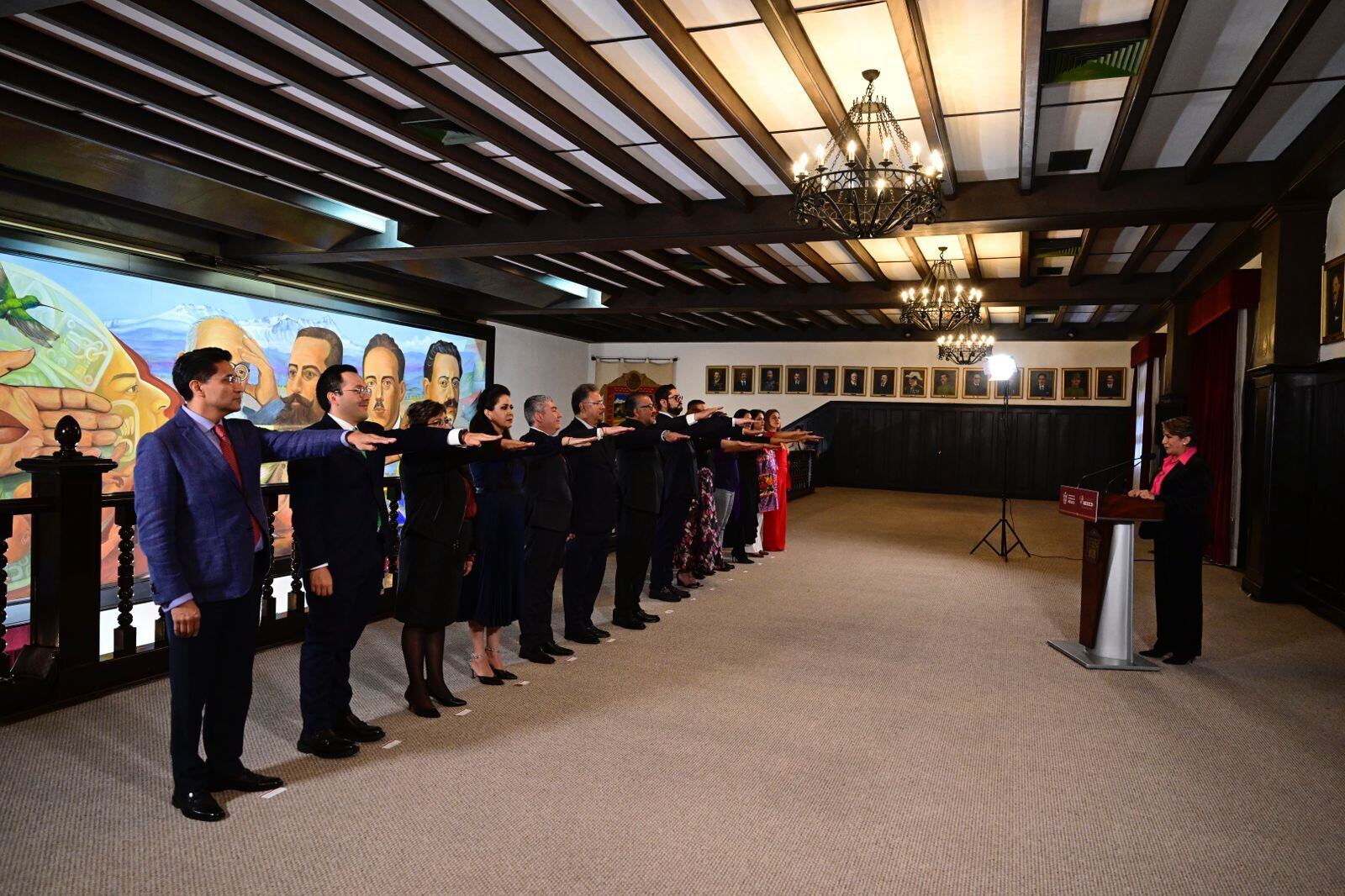 Gabinete de Delfina Gómez toma protesta