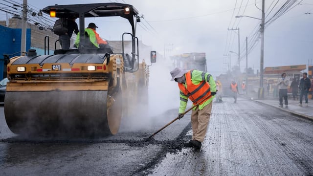 Toluca rehabilita avenida Lombardo Toledano con nueva carpeta asfáltica para mejorar movilidad y seguridad vial.