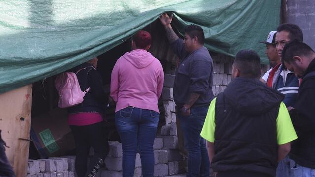 Vecinos durante la búsqueda del delincuente