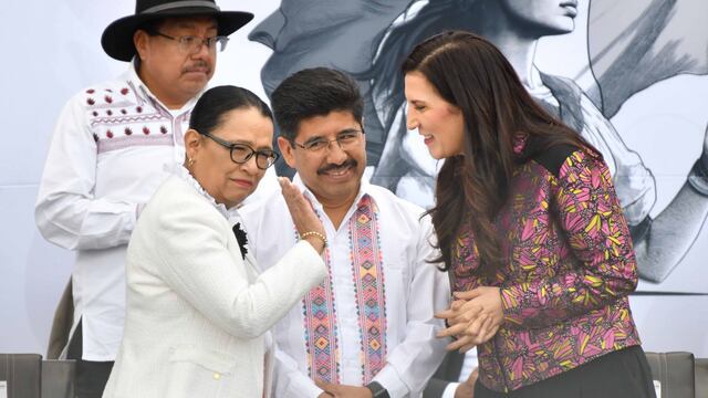 Kenia López Rabadán y Hugo Aguilar Ortiz ponen fin a sus diferencias en el Desfile Militar