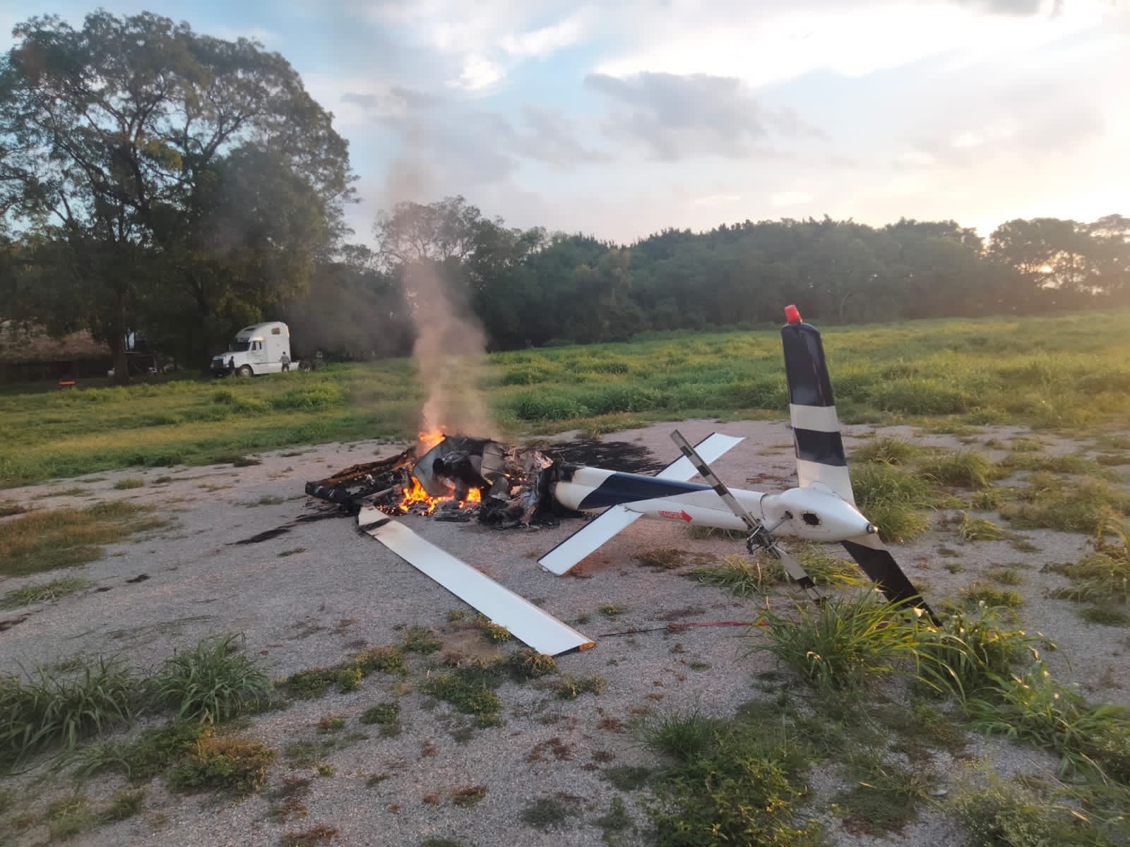 helicóptero quemado en Tamasopo, San Luis Potosí/Twitter