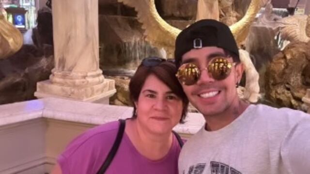 Derek Trejo con su mamá, Verónica de la Rosa López.