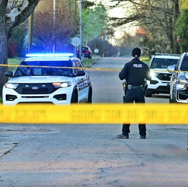 Deja 3 muertos y cinco heridos tiroteo en Jonesboro, Arkansaso
