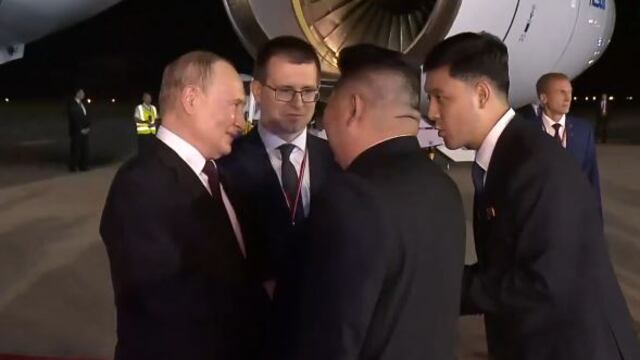 Vladimir Putin y Kim Jong Un vivieron un incómodo momento en su encuentro