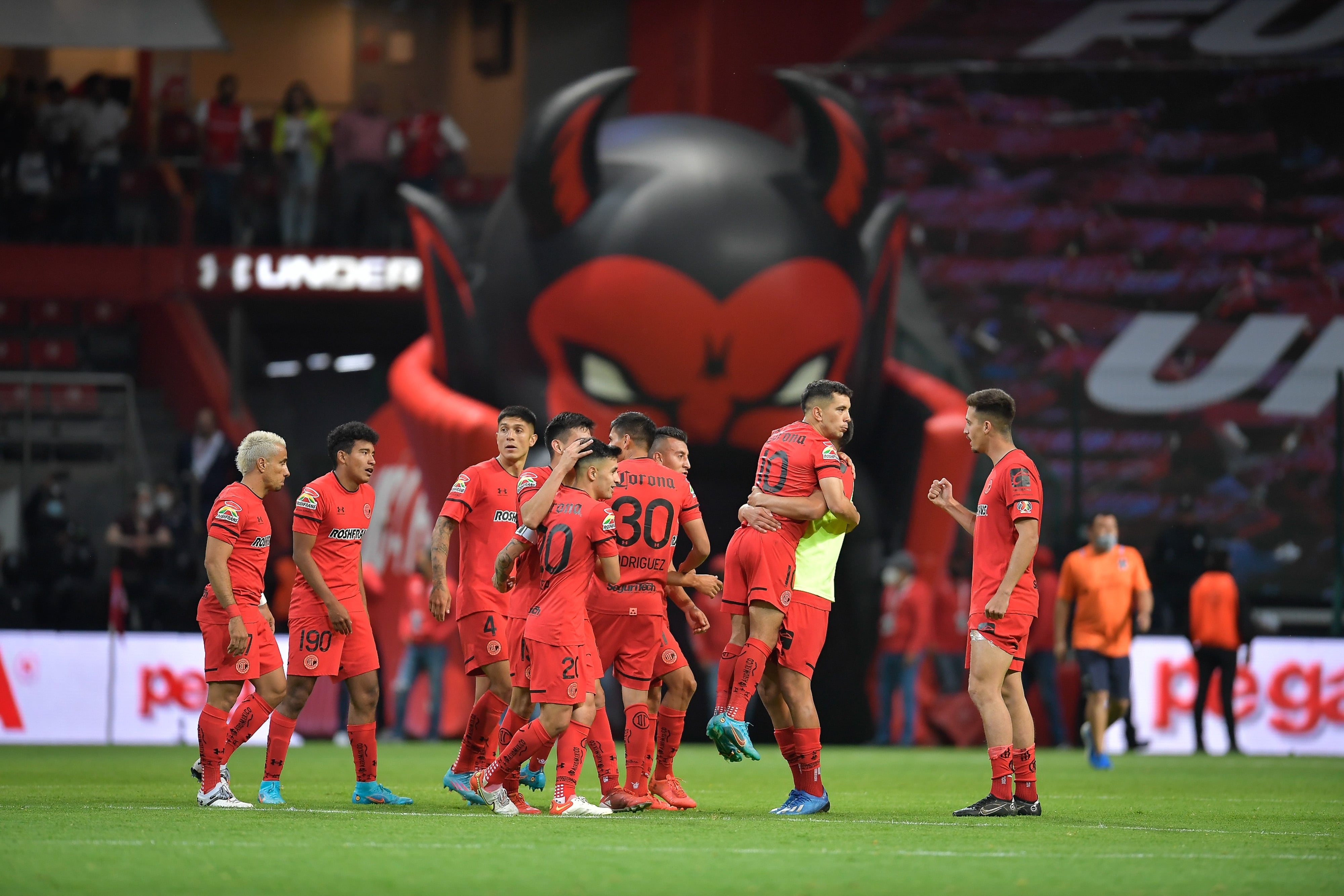 Deportivo Toluca celebra gol