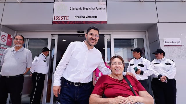 Martí Batres visita la Clínica de Medicina Familiar Heroica