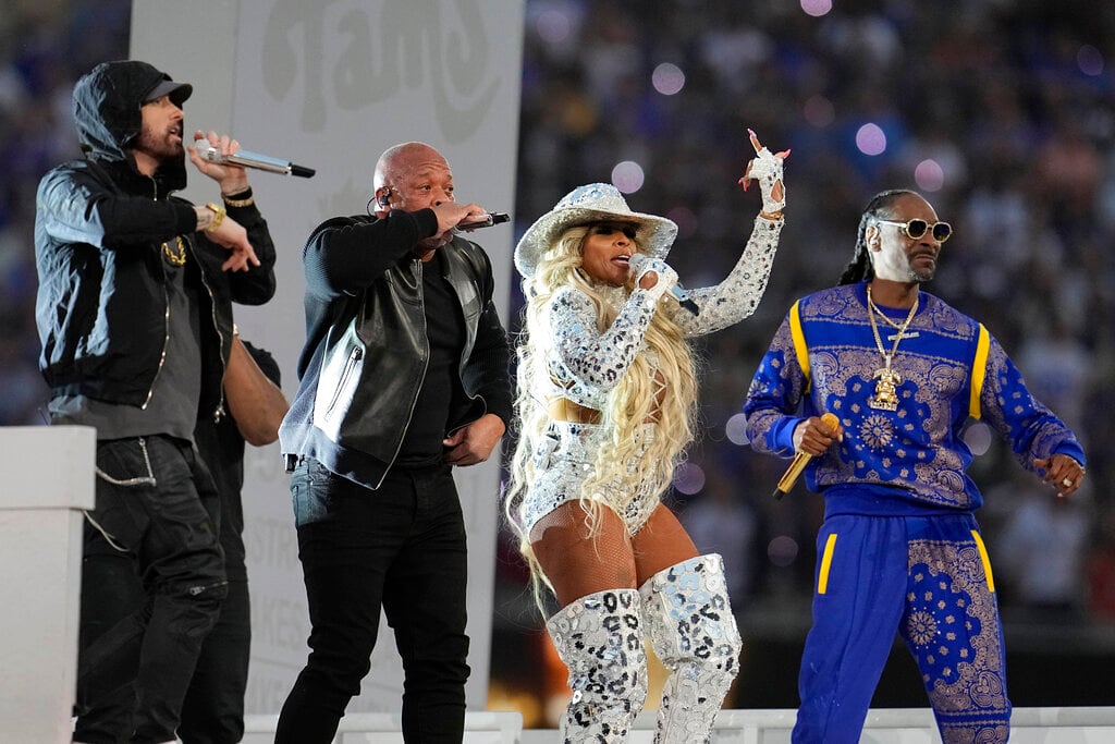 Eminem, Dr Dre., Mary J. Blidge y Snoop Dogg en el show del Medio Tiempo del Super Bowl