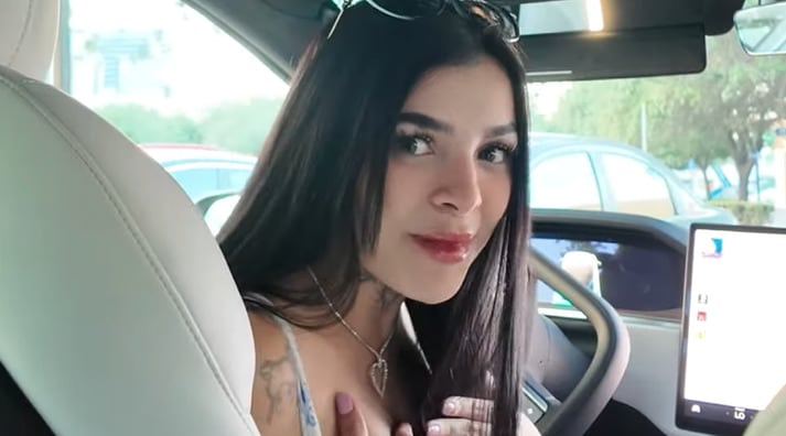 Karely Ruiz en YouTube