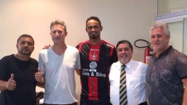 Bruno Fernandes anunciando su nuevo acuerdo.