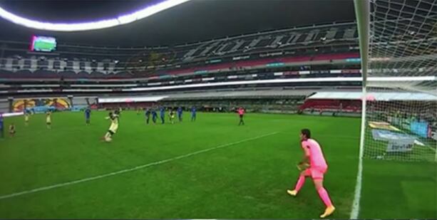 Corona antes de atajar el penal