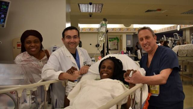 6 bebés en 9 minutos embarazo múltiple  Thelma Chiaka