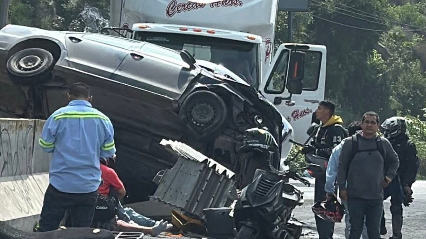 Accidente en Autopista México-Querétaro hoy 4 de julio: Tráiler se impacta contra auto particular en Lechería