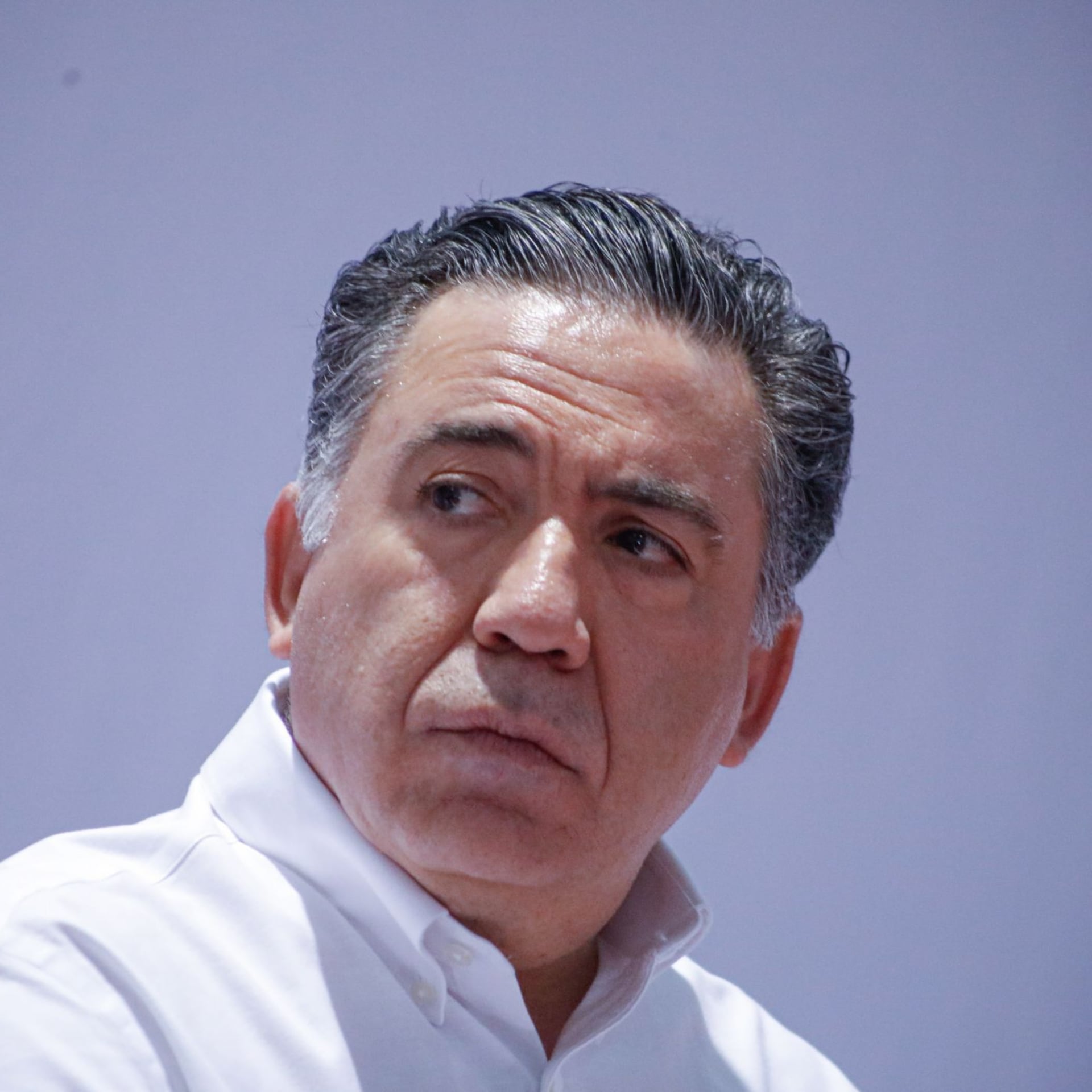 Enrique Inzunza reaparece en Palacio de Gobierno tras regreso de Rocha Moya
