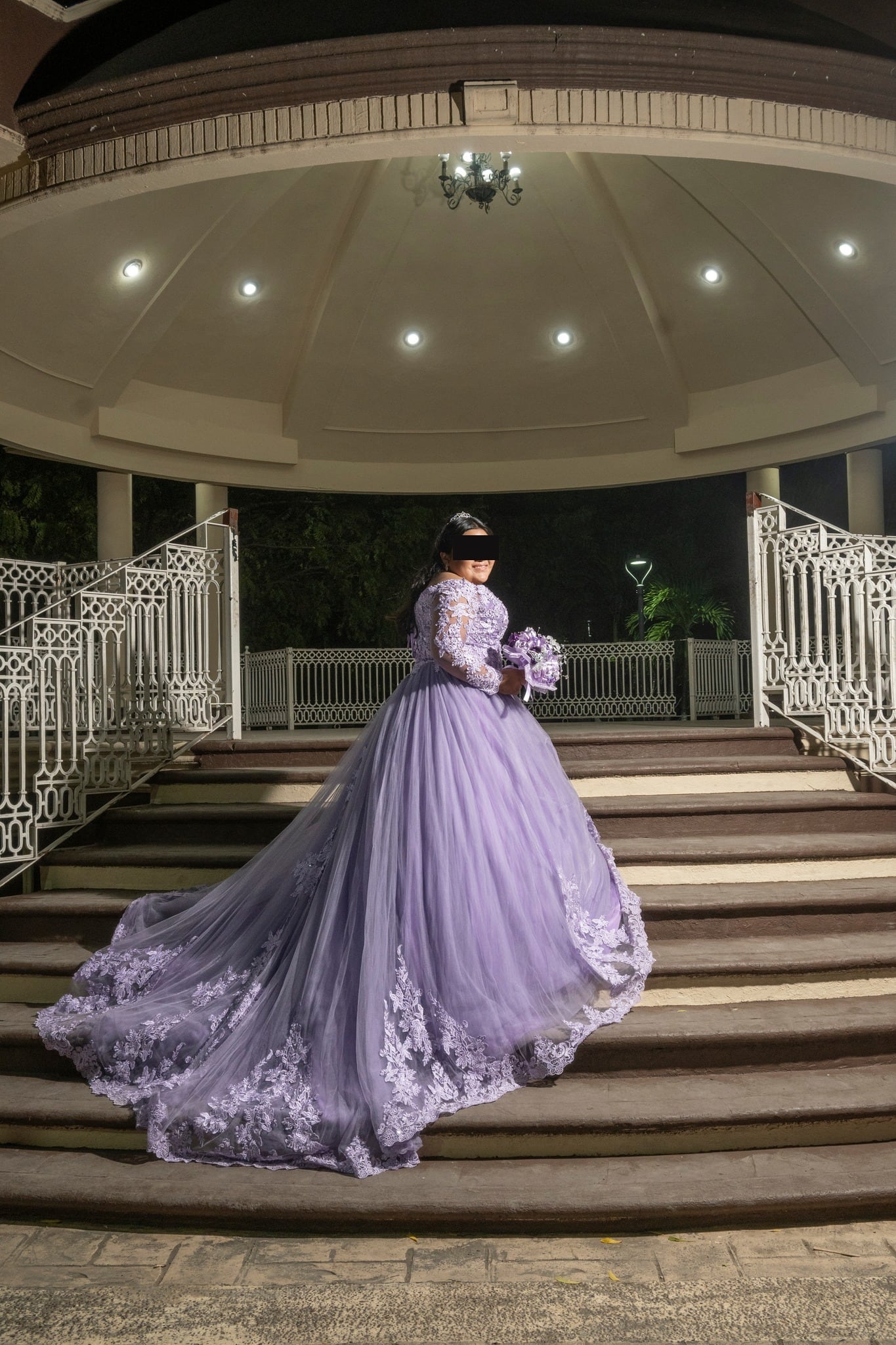 Quinceañera decidió tomarse fotos en camión de basura