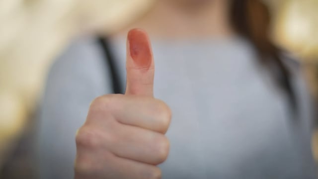 ¿Por qué no subir tu foto del dedo entintado en elecciones 2024? Hay un riesgo para tus datos biométricos