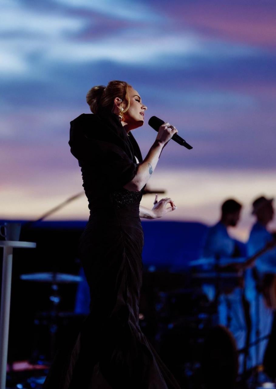 Adele, 30