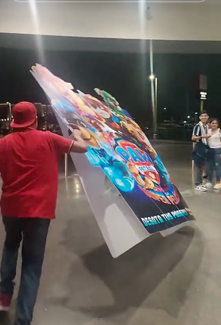 Huyen con promocional de Paw Patrol