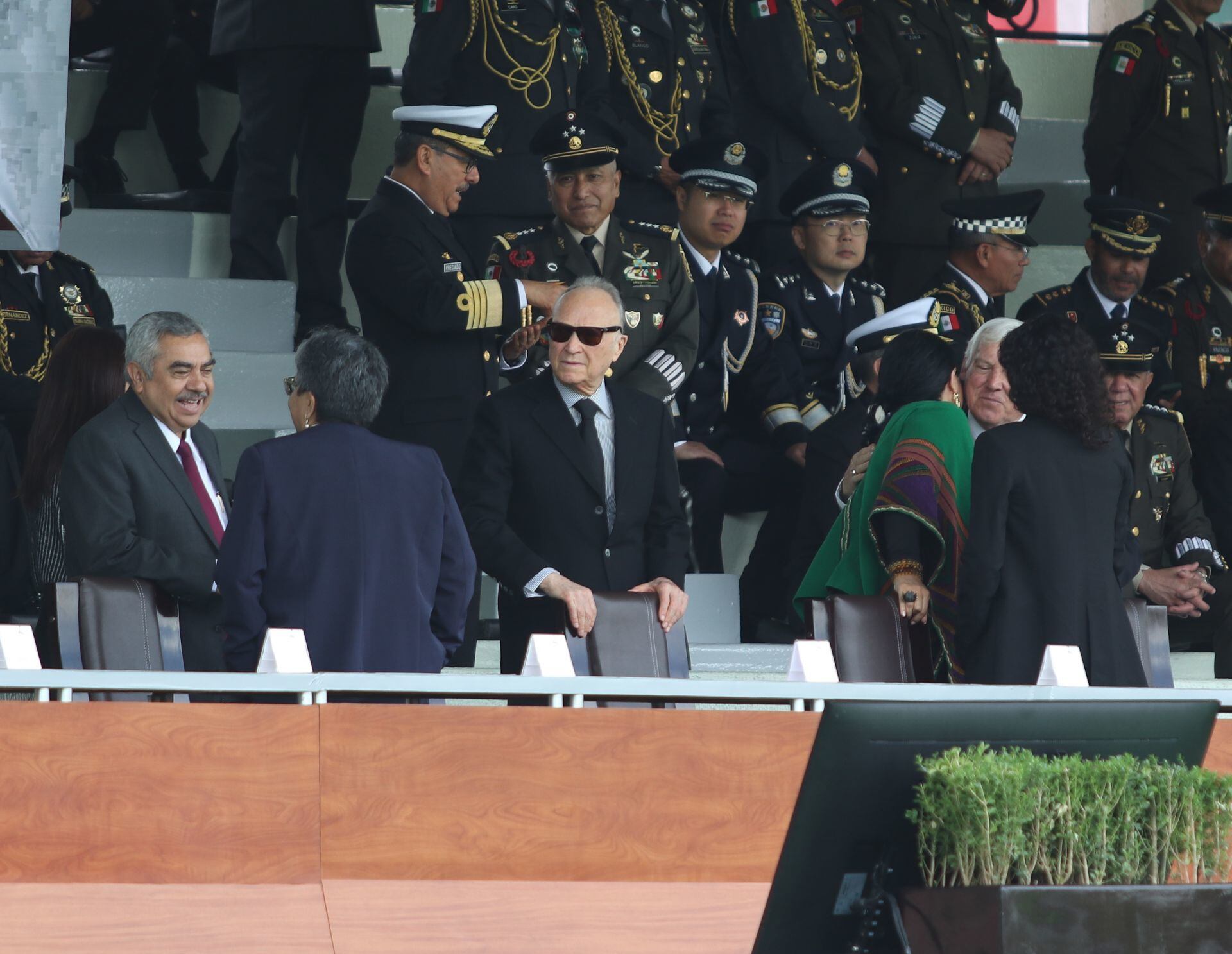 Alejandro Gertz Manero con AMLO en evento de la Guardia Nacional