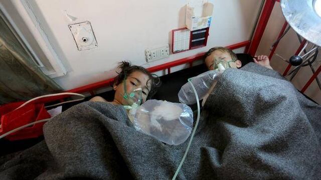 Niños afectados por ataque químico en Siria.