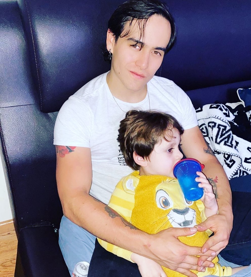 Julián Figueroa con su hijo José Julián.