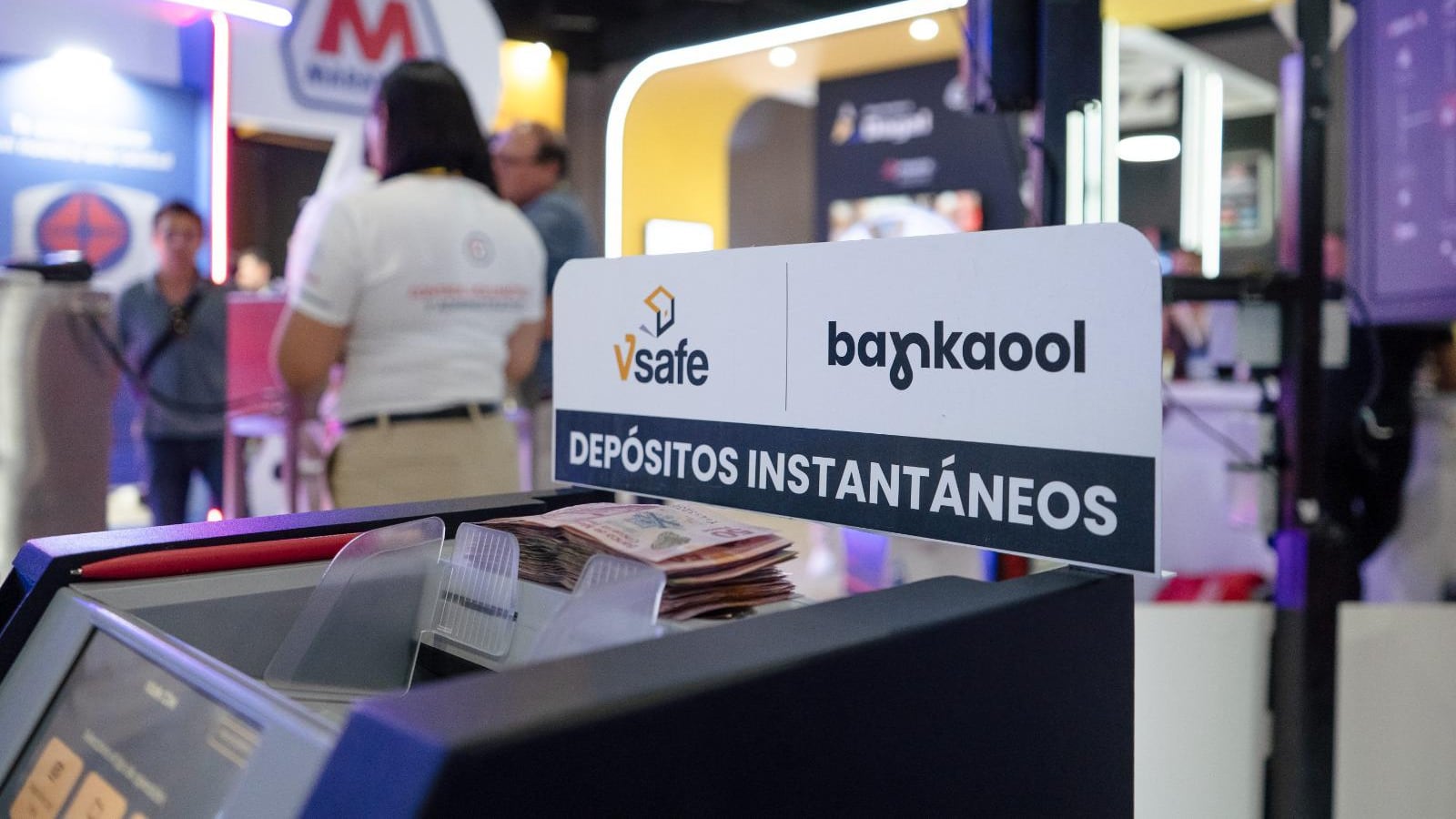 Presentan OMNiGas en ONEXPO 2025: nueva solución de Bankaool para depósitos y retiros en gasolinerías