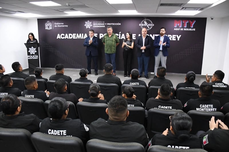 Monterrey capacita a cadetes en inglés al Mundial 2026.