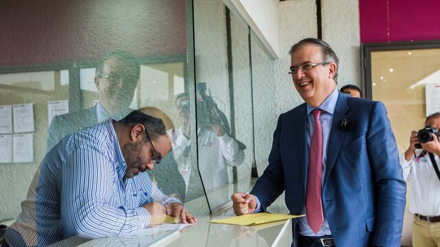 ¿Por qué Marcelo Ebrard le tuvo que pagar 10 mil pesos al INE? Esto dijo