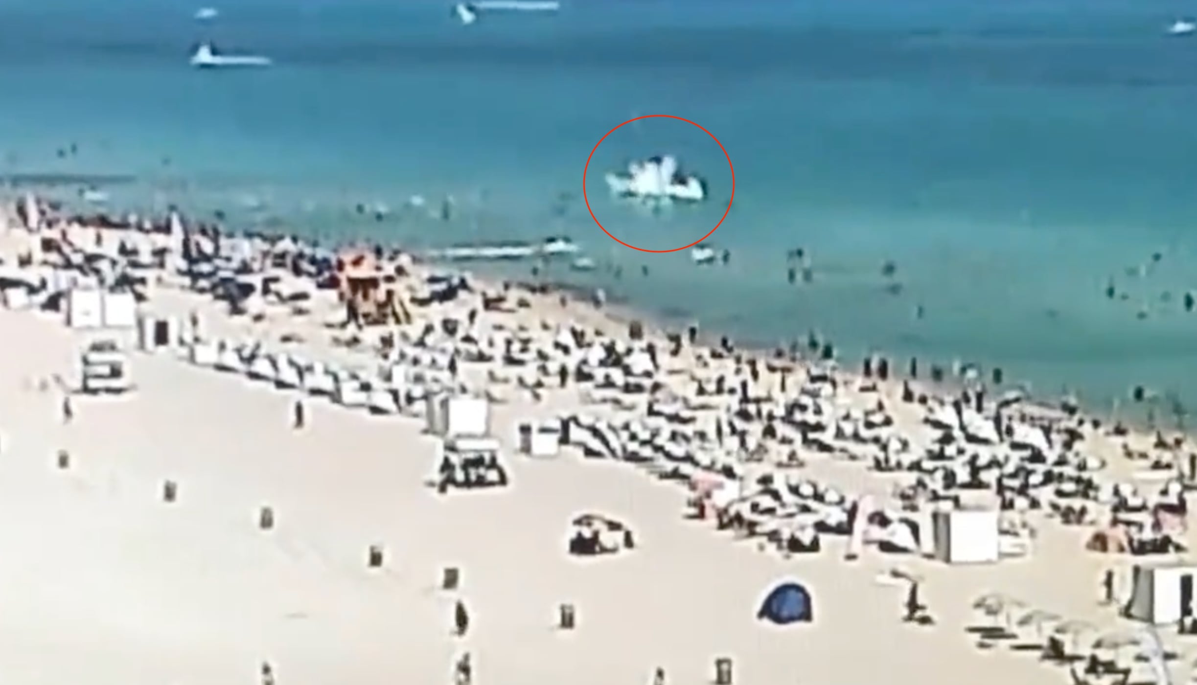 Helicóptero se estrella frente a las playas de Miami