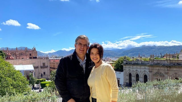 Marcelo Ebrard y Rosalinda Bueso