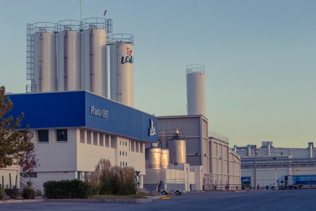 Fundación Lala junto a la SEDENA y la CENACED envío una donación de 10 toneladas de leche UHT.