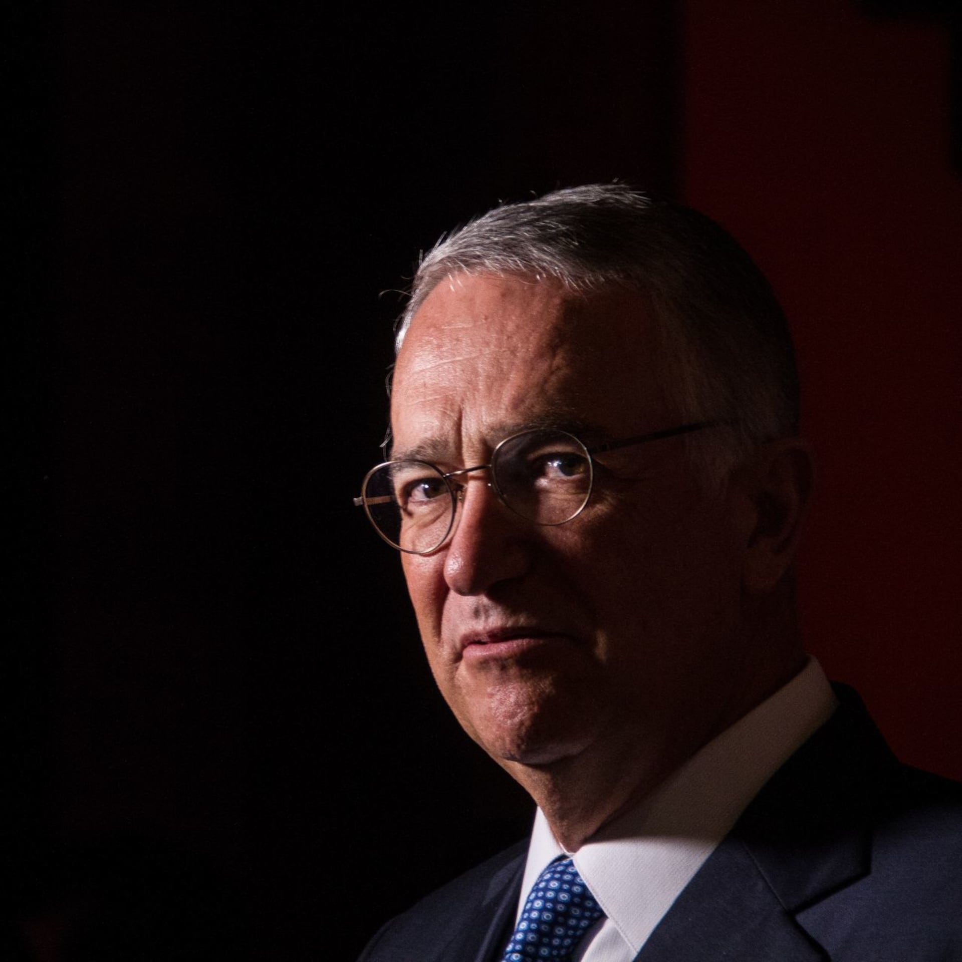 Ricardo Salinas Pliego genera debate al preguntar sobre darse de baja en el SAT