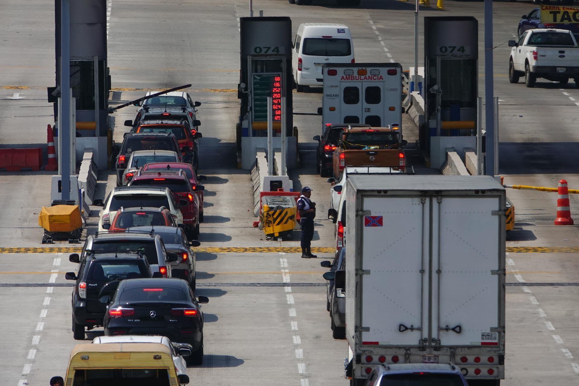 Autopista México-Cuernavaca con fila de 40 kilómetros