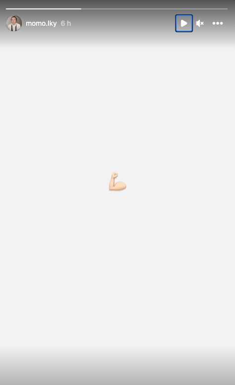 Mo reaparece a un año de que le cayera una pantalla gigante encima