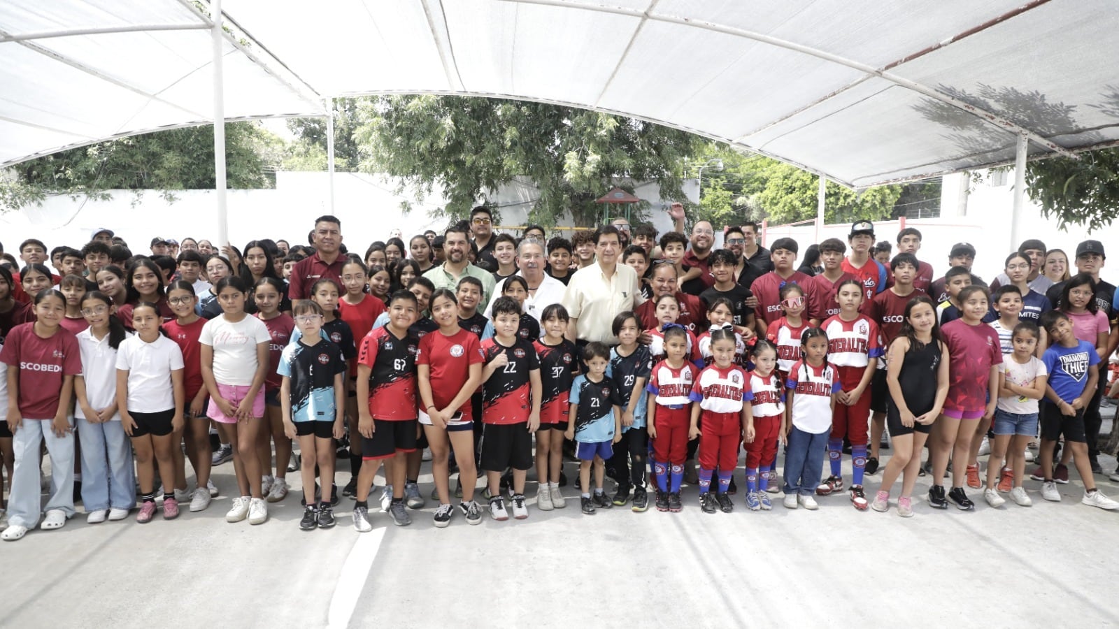 Escobedo entrega equipo deportivo a atletas rumbo a la Olimpiada Estatal