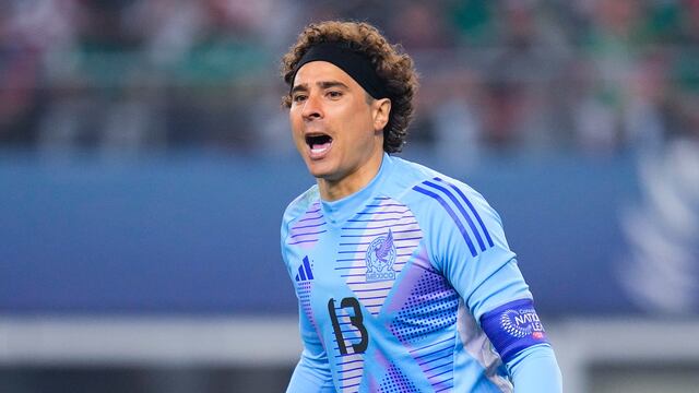 Memo Ochoa con la Selección Mexicana.